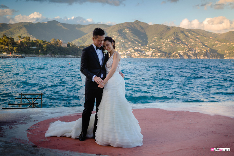 destination-wedding-photographer-santamargheritaligure-miramare-bride-groom-sea