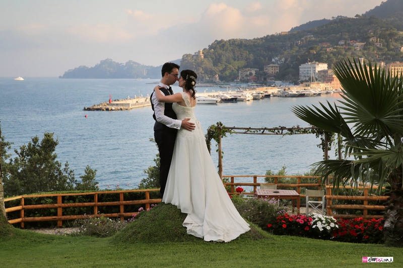 destination-wedding-italy-santamargheritaligure-continental-oark-newlyweds