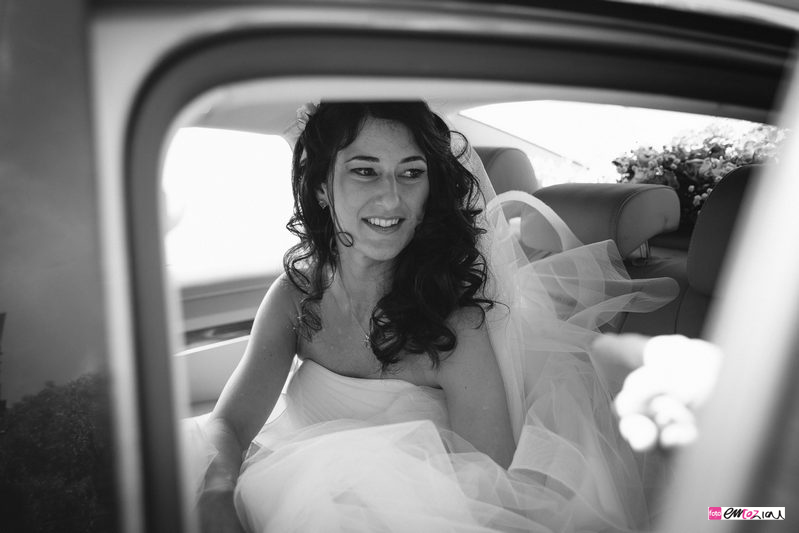 destination-wedding-italy-zoagli-castello-canevaro-bride-bw