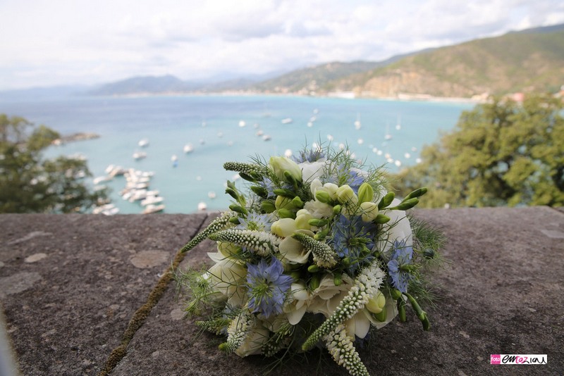 destination-wedding-photographer-italy-sestrilevante-grandhoteldecastelli-flowers-bouquet